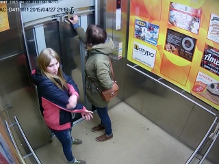 two girls stuck in the elevator of the kit shopping center)